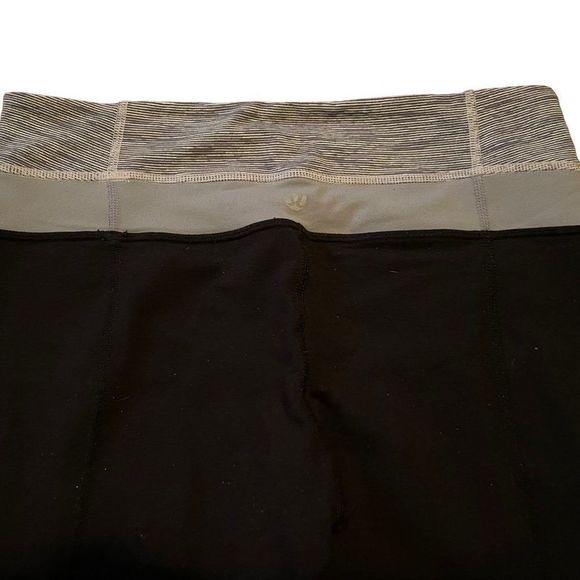 Lululemon Groove Crop Black / Wee Are From Space Coal Fossil / Fossil Size 4 - Picture 4 of 10
